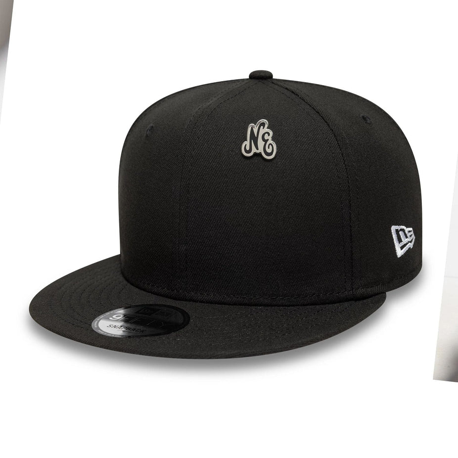 New Era Script Black Pin Badge 'Silver'