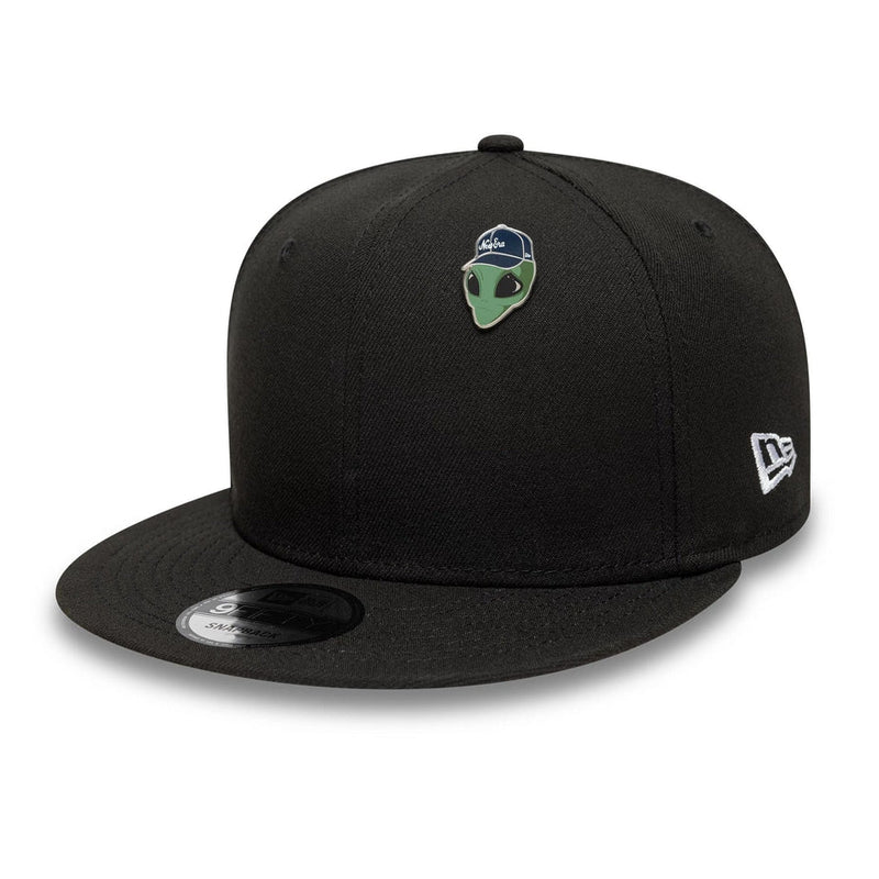 New Era Alien Black Pin Badge 'Silver'