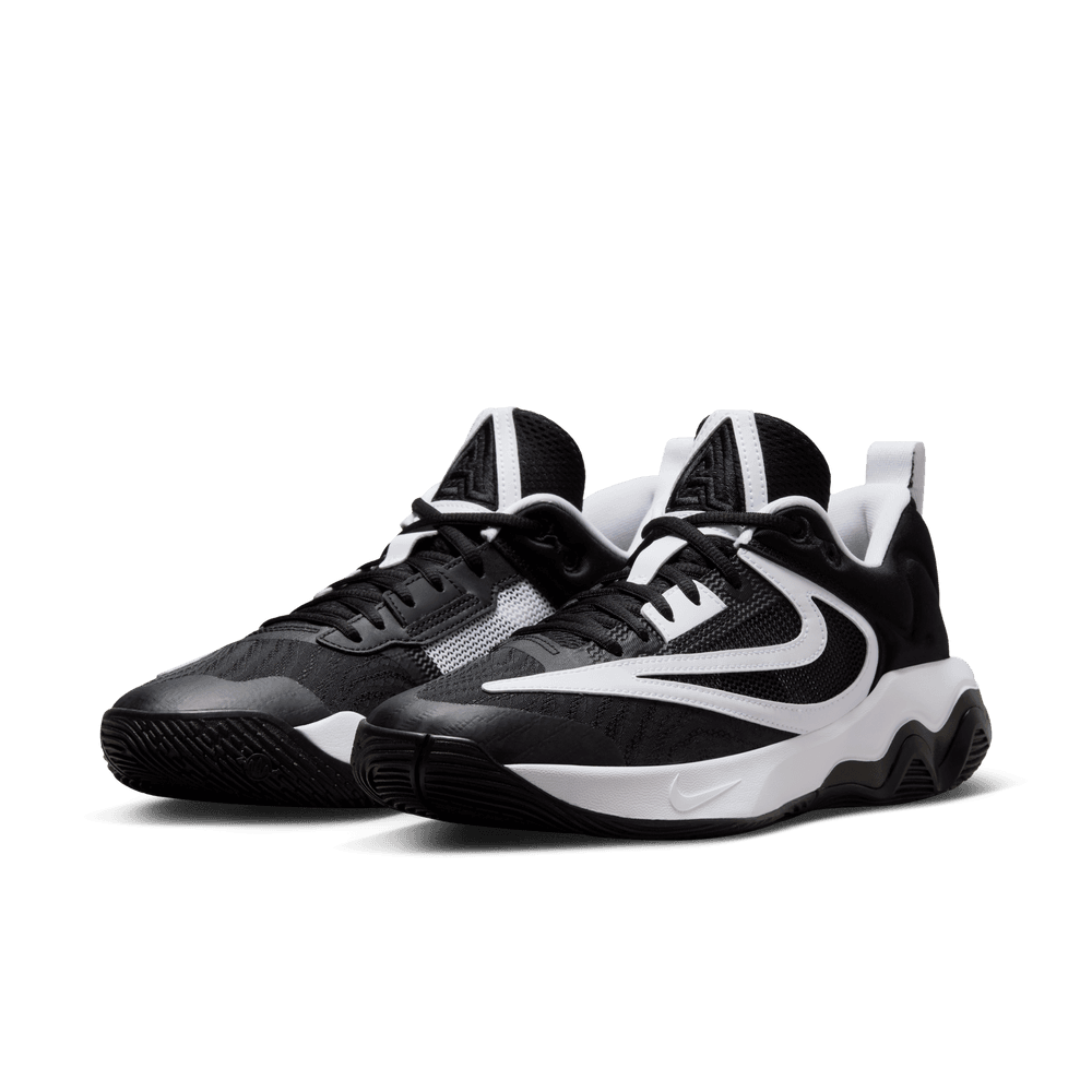 The Ultimate Guide to Black and White Basketball Shoes: Style, Performance, and Selection