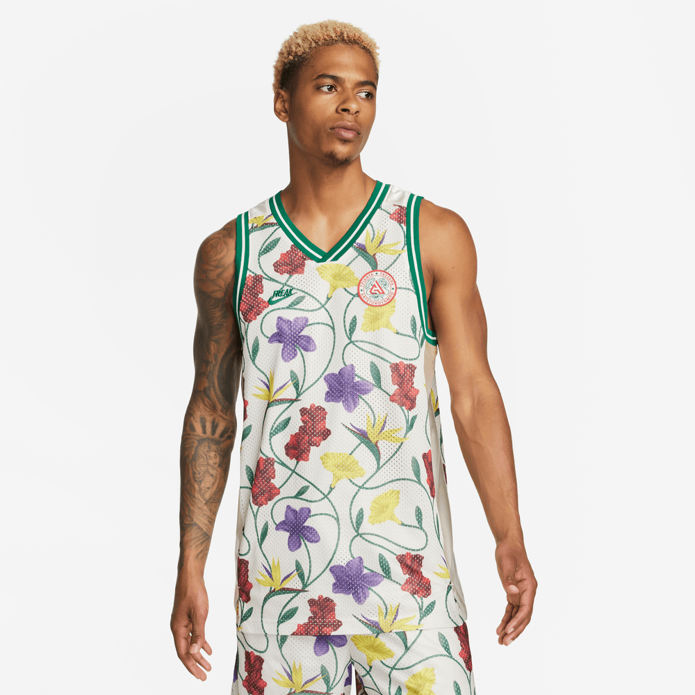 Giannis Standard Issue Men's Graphic Basketball Crew
