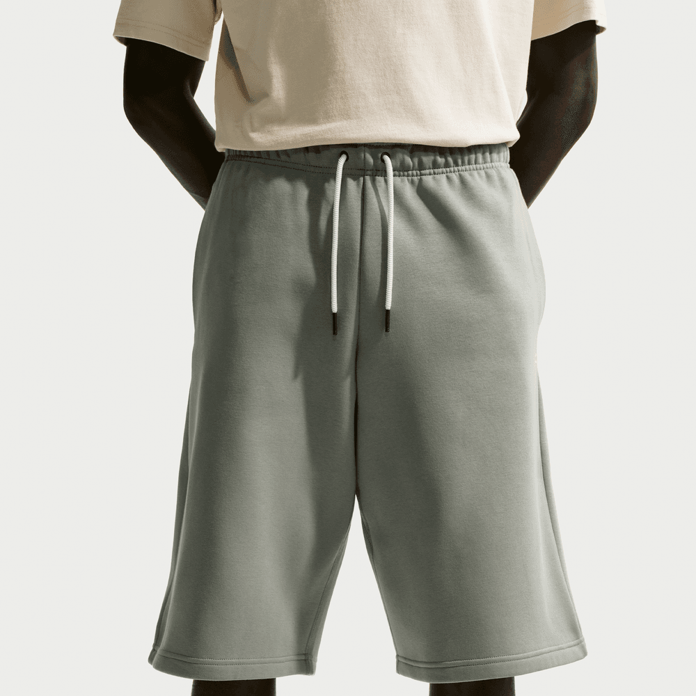 Nike Standard Issue Men's Therma-FIT 14" Fleece Basketball Shorts 'Dark Stucco'