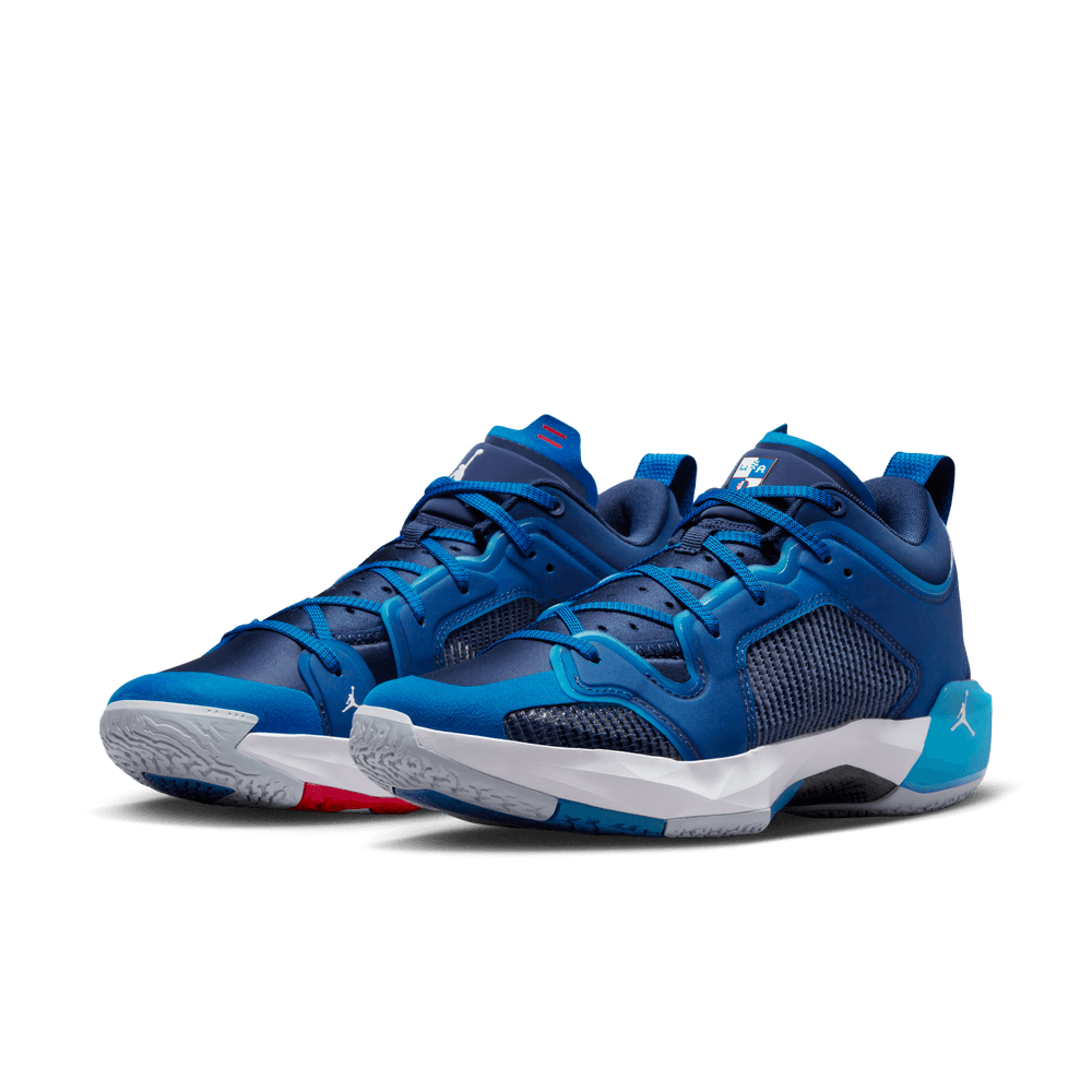 Navy blue and white nike basketball shoes shop